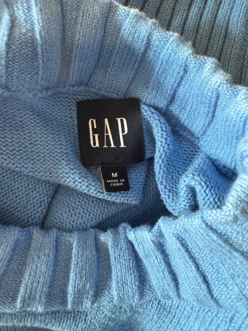 GAP Women’s Medium Crewneck Light Blue Sweater - Picture 4 of 6